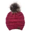 2019 Europeu e Americano Amazon AliExpress Etiqueta CC Gorro de Tricô com Abertura para Rabo de Cavalo Feminino Cor de Fio de Bolinhas Bola de Pelo de Bolinhas Gorro