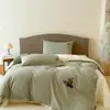 2026 Nuevo Set de Cuatro Piezas de Algodón Cepillado con Bordado de Osito de Peluche para Cama de 1.2m Set de Tres Piezas