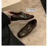 Grape Mom 2026 Outono/Inverno Novo Estilo Garota Britânica~ Sapatos de Couro Peludo com Tira de Fivela Esculpida com Franjas Brogue Retrô