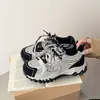 Zapatos de plataforma gruesa grises para mujer, zapatillas deportivas casuales de calle de moda con suelas blandas, geniales y transpirables