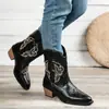 Botas de Cowboy Occidentales Bordadas para Mujer 2026 Otoño Nuevas Tacón Grueso Versátiles de Media Pantorrilla Retro Corte en V Tallas Grandes Botas Martin al por Mayor