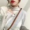 Camiseta Interior Cálida de Cuello Alto Medio Derong para Mujer en Otoño e Invierno Nuevo Estilo Capa con Camiseta de Manga Larga Hombro Derecho Top de Gama Alta