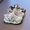 Tênis esportivo infantil, novo modelo de outono, sapatos casuais de malha respirável para crianças, modernos e versáteis, tênis 'dad shoes' para meninas, na moda