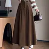 Saia midi de veludo cotelê com senso de design feminino, nova, retrô, cintura alta, emagrecedora, comprimento médio, saia de barra ampla com estilo, versão coreana