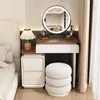 Nova penteadeira cor creme 2026 com banqueta, apresentando armazenamento integrado, adequada para apartamentos pequenos e oferecendo um design de luxo leve e multifuncional