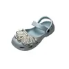 Zuecos Mary Jane Súper Elegantes para Niñas 2026 Verano Nuevos Sandalias de Exterior para Niños Zapatos de Playa Estilo Ballet Modernos
