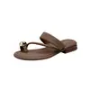 Versión de Piel de Vaca 2026 Nuevo Estilo de Verano Chanclas Casuales de Playa con Punta de Tira Gruesa para Mujer Sandalias de Cuero Genuino para Uso en Exteriores