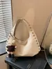 Bolso tote de ante con remaches transfronterizo para mujer, nuevo modelo 2026, bolso de mano de gran capacidad, bolso de hombro y para debajo del brazo, moderno y versátil