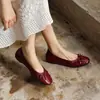 Sapatos Casuais de Moda 1CM com Sola Macia Confortáveis Sapatos Individuais 2026 Verão Novo Bico Redondo Fundo Plano Corte Baixo Slip-on Pequenos Sapatos de Couro
