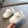 Zapatos para niños pequeños de 0 a 1 a 3 años, zapatos de suela blanda para bebés, nuevos zapatos blancos de primavera y otoño, zapatillas casuales para niñas