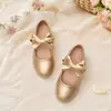 Zapatos de cuero ligeros y cómodos para niña para usar con vestido de fiesta de cumpleaños, zapatos planos brillantes con velcro y lazo