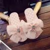 Chinelos de Cetim com Renda de Diamante Brilhante Estilo Levemente Luxuoso para Casa e Uso Externo Sandálias Planas Antiderrapantes Femininas