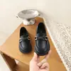Mocasines estilo británico universitario para niñas, moda versátil de otoño 2026, zapatos de suela blanda, ligeros, de un solo color