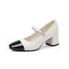 Sapatos Mary Jane de couro de ovelha + microfibra para mulheres, sapatos de salto médio grosso de peça única, novo modelo de outono, bico redondo, tira única, sapatos de peça única de corte baixo