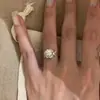 Anillo de Flor Chispa Ardiente Más Vendido de Xiaohongshu para Mujer, Anillo de Dedo de Circonita Elegante y Versátil, Sensación de Lujo Ligero de Gama Alta, Anillo de Cola Ajustable