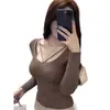 Camiseta básica de punto ajustada puramente deseable para mujer, nuevo modelo de principios de otoño 2025, cuello en V, suéter interior de estilo coreano extremadamente elegante