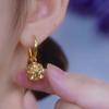 Pendientes de Bola de Diamantes Elegantes Color Dorado Champagne con Diseño Dinámico, Nuevos Pendientes Otoño/Invierno 2026