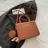 Bolso bandolera de hombro de gran capacidad con temperamento de moda popular de este año 2024, nuevo bolso cuadrado pequeño combinable para otoño e invierno, bolso de mujer
