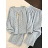 Novos pijamas femininos estilo coreano, suaves para primavera e outono, com estampa de bolinhas azul claro, acabamento contrastante, corte solto, mangas compridas e calças compridas, perfeitos para relaxar em casa