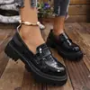 Zapatos de Cuero Pequeños Estilo Británico de Suela Gruesa Transfronterizos Europeos y Americanos Talla Grande para Mujer Retro Primavera y Otoño Nuevos Zapatos de Deslizamiento para Mujer Venta al por Mayor Talla Grande