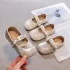 Zapatos de Princesa para Niña Pequeña 2026 Nuevo Estilo Primavera/Otoño Suela Suave Decoración de Perlas Punta Tejida Mary Jane Planos Versátiles