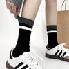 Calcetines Nuevos de Otoño e Invierno para Mujer, Calcetines de Tendencia Retro Estilo Grano, Calcetines Rayados de Doble Aguja, Calcetines Modernos y Versátiles de Media Caña