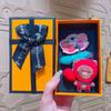 Llavero creativo de peluche de oso de cereza de Cyber Celebrity con dibujos animados, pequeño regalo para pareja, bolsa de regalo, pequeño colgante