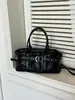 2026 Novo Modelo Bolsa de Mão Feminina Grande Capacidade Bolsa Tote para o Dia a Dia Bolsa de Ombro Estilo Biker Retrô Europeu e Americano