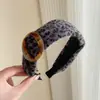 Faixa de Cabelo Larga Estampada de Leopardo Retro Coreana para Mulheres, Adequada para Saídas Diárias, Faixa de Cabelo com Alta Pressão no Topo da Cabeça, Acessório de Cabelo Moderno e Elegante