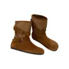 Botines estilo Western de gamuza retro para mujer, colección otoño/invierno 2026, con hebilla de cinturón, diseño apilado y tacón oculto para un efecto adelgazante, similares a los botines cortos estilo Birkenstock.