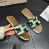 Absolutamente deslumbrantes~ Sandálias rasteirinhas de verão femininas em estilo francês com um design retrô, adequadas para a praia e versáteis