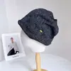 Gorro holgado de moda estilo perezoso para mujer, otoño, decoración simple con logo pequeño, gorro de poner, versátil, hace que la cara se vea más pequeña, gorro para cubrir la cabeza para el frío