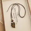 Colar de Pedra Olho de Tigre de Cristal Branco com Pedras Naturais para Mulheres, Estilo de Nicho de Luxo Leve, Corrente Longa para Suéter com Cordão Preto Ajustável