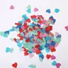 Combina y mezcla varias formas de rellenos de confeti para globos para crear un ambiente de fiesta y decorar el salón de bodas con purpurina.