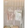 Liquidação, Sem Devoluções ou Trocas. Blusa Assimétrica com Babados Estilo Francês Chic Preguiçoso Versátil Feminina de Verão 28009