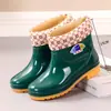 Zapatos de agua cortos para mujer, botas de lluvia para adultos, botas de agua forradas de felpa de invierno, botas de lluvia antideslizantes, zapatos de goma cálidos para trabajadores de oficina, zapatos sin cordones para uso en cocina