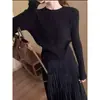 Camiseta base de punto con cuello redondo y efecto reductor de cintura, estilo coreano transfronterizo para mujer, conjunto completo elegante con top y falda larga plisada