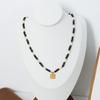 Joyería de moda vintage británica piedra ojo de tigre piedra ágata diseño con cuentas hecho a mano colgante de amor repujado collar de acero de titanio