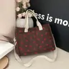 Bolso Tote de Peluche Transfronterizo para Mujer Nuevo Estilo Primavera/Verano 2026 Moda Versátil Ligero Gran Capacidad Bolso de Hombro Único para Mujer