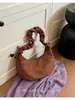 Bolso de gran capacidad suelto transfronterizo para mujer 2026 nuevo bolso de hombro único cruzado retro de gamuza y felpa bolso tote para ir al trabajo