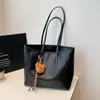 Bolso tote vintage transfronterizo, bolso de hombro popular, bolso de mano de gran capacidad para el trabajo, bolso de axila de moda de alta gama al por mayor