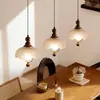 Candelabro Vintage Estilo Francés de Pétalos para Comedor con Tres Cabezas, Barra Larga de Contraste Retro Candelabro Pequeño de Vidrio Color Nogal para Mesita de Noche