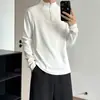 Capa base de forro polar gris oscuro con media cremallera para hombre, adecuada para entrenamiento físico de otoño e invierno, con cuello semi-alto y diseño de camiseta de manga larga estilo americano