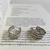Fivela de Brinco de Bambu com Detalhe em Diamante de Luxo Leve Brincos Femininos de Alto Padrão com Trabalho Pesado Totalmente Cravejados em Diamante em Forma de C Versáteis para o Dia a Dia Acessórios de Brinco Dourado e Prateado Bicolor