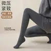 Leggings grises, diseño segmentado, ligeramente compresivos, con rayas verticales, entrepierna sin costuras, rayas finas, engrosados para el calor, adecuados para usar como ropa exterior, disponibles en tallas grandes
