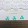 Accesorios populares para manicura de trébol artificial estilo caricatura, mini tachuelas florales de color sólido versátiles, accesorios de resina