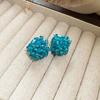 Aretes de Flor de Cristal Cuadrado de Aguja de Plata para Mujer, Aretes de Nicho de Moda para Vacaciones, Diseño de Aretes de Lujo Ligero y Alta Gama