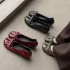 Mismo estilo del bloguero: Zapatos de piel de vaca dividida con lazo tachonado y arrugas, otoño 2026, zapatos de piel genuina poco profundos de tacón medio con aumento de altura interno