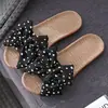 2023ins Pantuflas de lino con lazo estilo coreano para mujer, verano, absorbentes de sudor, suela suave, silenciosas, red hot, pantuflas frescas para el hogar, se pueden usar en el exterior