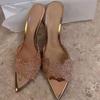 Sapatos de salto agulha bordados Banquete Salto alto 2024 Verão Novo Sexy Pontudo Champanhe Ouro Sandálias de salto alto bordadas